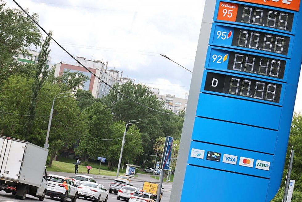 Waarom is de prijsstijging van benzine en diesel versneld? Uitleg van experts van "RG"