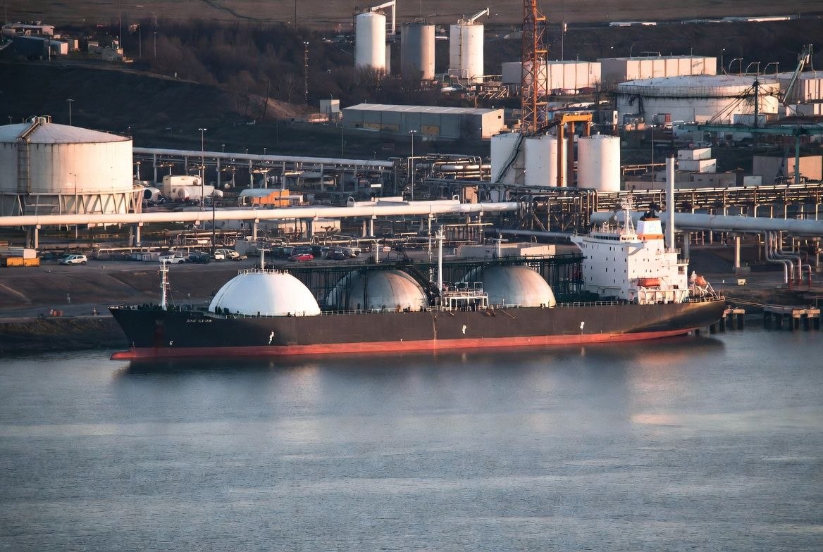 Olie-, gas- en energienieuws 4 juni 2026: EIA-voorraadgegevens, analistenprognose tot 2027, OPEC+ 7 juni, vliegtuigbrandstof, LNG en elektriciteitsmarkt